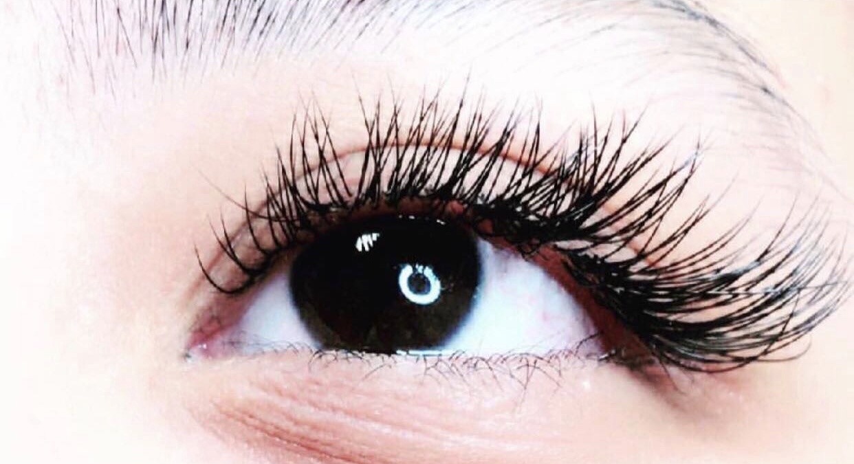 Signature Classic lash set by Fabulash by Neisha