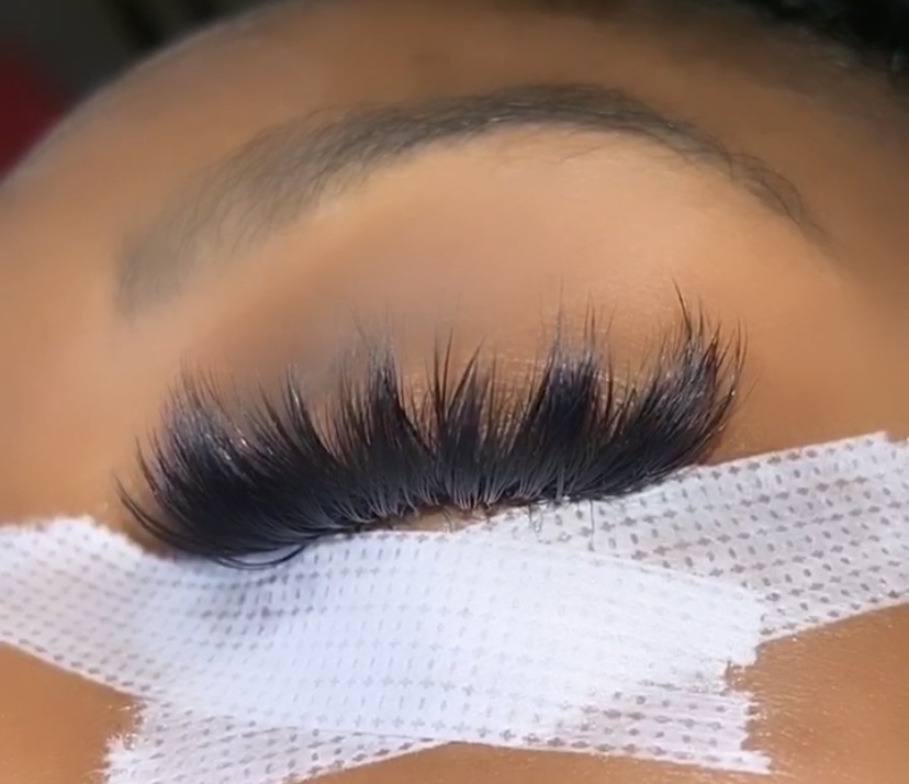 Luxe Volume lash set by Fabulash by Neisha